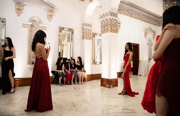 St George's High girls enjoying their school formal at Curzon Hall.