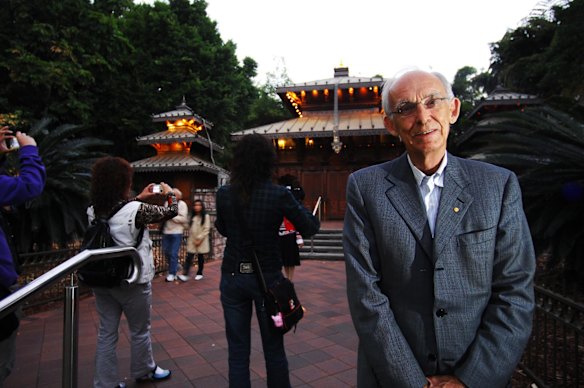 Sir Llew Edwards at the Nepalese Pagoda at Southbank.