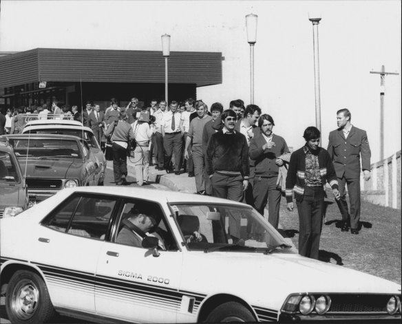Striking prison officers stream out of Long Bay Jail after deciding they would remain on strike. August 20, 1979.
