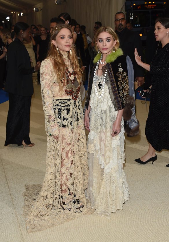 Boho twins ... Mary-Kate and Ashley Olsen.