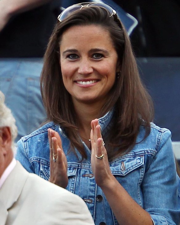  Pippa Middleton cheers during the  AEGON Championships at Queens Club on June 9, 2011.