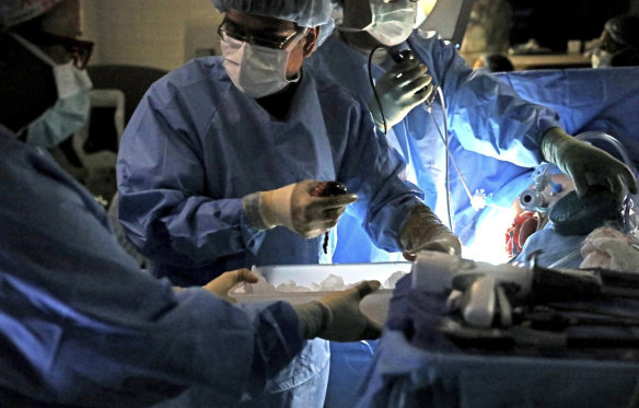 An organ transplant operation in the US with a live donor. British is considering making adults presumed organ donors.