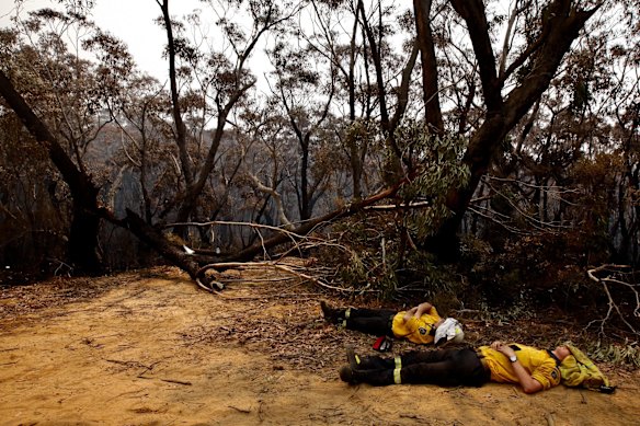 RFS firefighters take a rest before deteriorating weather conditions set upon Leura, The Blue Mountains.