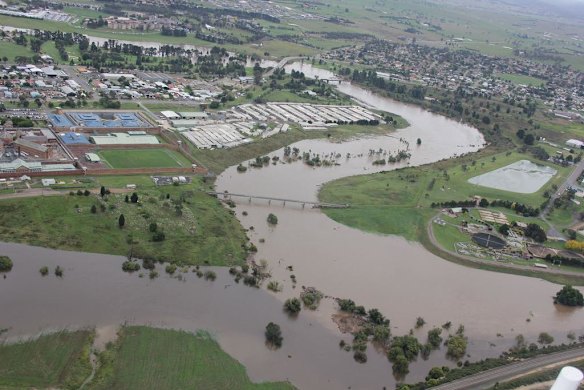 Mulwaree Ponds and Wollondilly River.