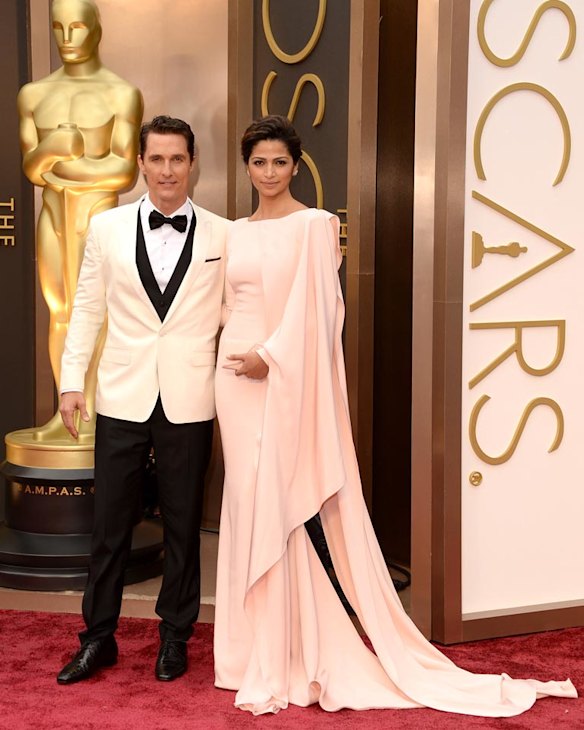 HOLLYWOOD, CA - MARCH 02: Actor Matthew Conaughey (L) and model Camilla Alves attend the Oscars held at Hollywood & Highland Center on March 2, 2014 in Hollywood, California.  (Photo by Jason Merritt/Getty Images)