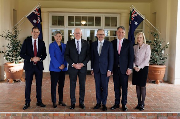 Treasurer Jim Chalmers, Minister for Foreign Affairs Penny Wong, Governor-General David Hurley,  Prime Minister Anthony Albanese, Deputy Prime Minister Richard Marles and Finance Minister Katy Gallagher.