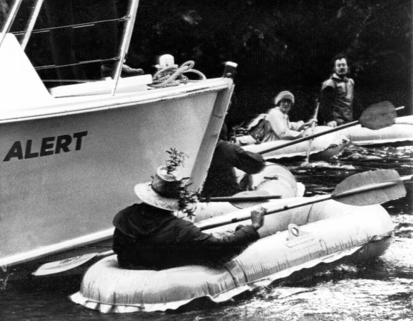 A police boat runs through a blockade of protesters on the Gordon River. January 13, 1983.
