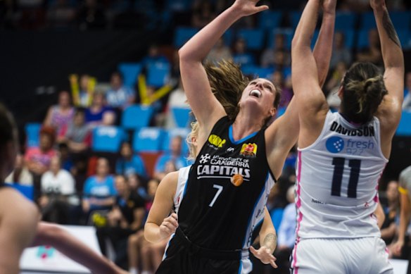 Canberra's Lauren Scherf attepts to grab the rebound. 