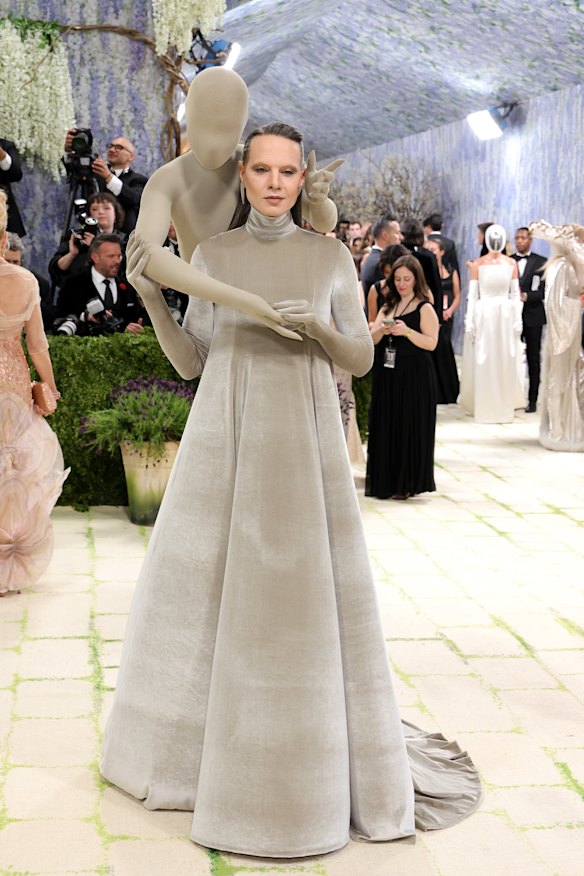 Jordan Roth in Robert Wun.