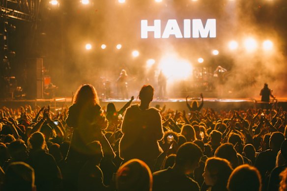 A huge crowd for Haim.