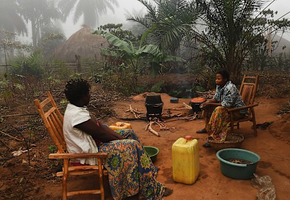 Women sit by their breakfast fire in Tshimbulu village. Tshimbulu is where the first Kamuina Nsapu militia attack took place. 
