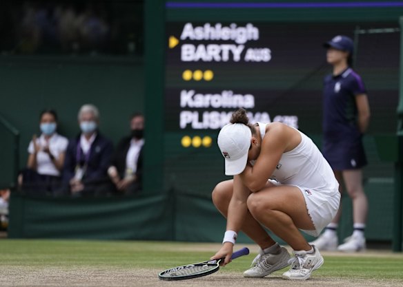 The moment Barty realises that she has just won Wimbledon.