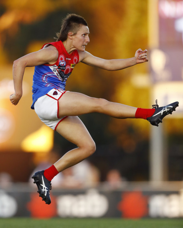 Karen Paxman kicks through the footy with penetration. 