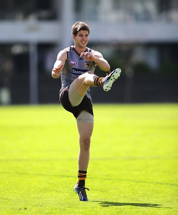 Johnathan Simpkin practices his goal kicking during a Hawthorn Hawks AFL training session at Waverley Park.