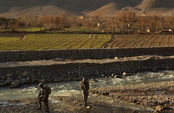 Australian soldiers patrol and search the river bed near the Puza Bridge for IED's after an insurgent was arrested the night before with explosive matieral at this location. Dai Roshan Area in Uruzgan Province, Afghanistan.