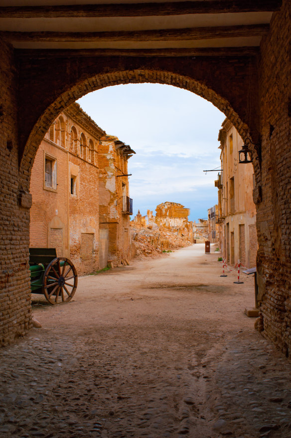 Belchite stands as a symbol of Fascist brutality and war’s utter devastation.