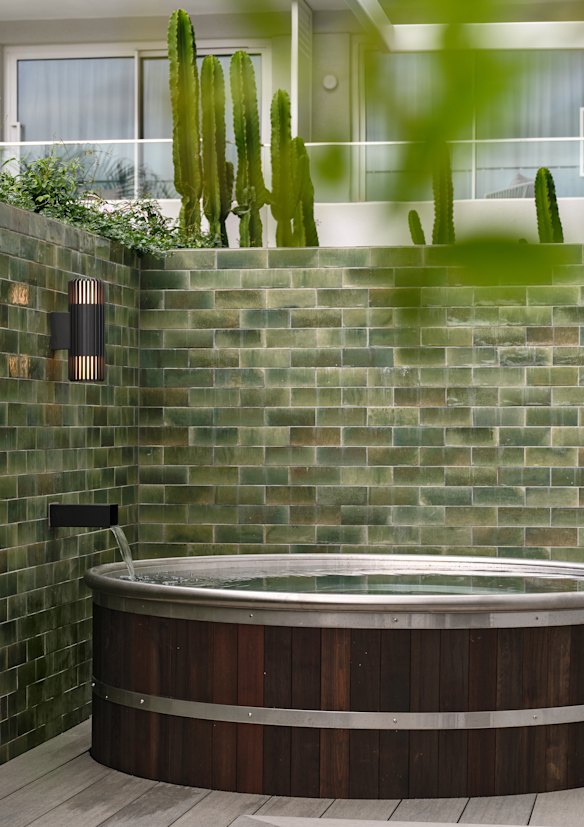 One of the thermal magnesium mineral pools at Eliva.