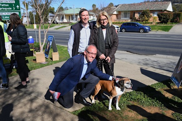 Labor leader Luke Foley with voters at Kooringal Public School.