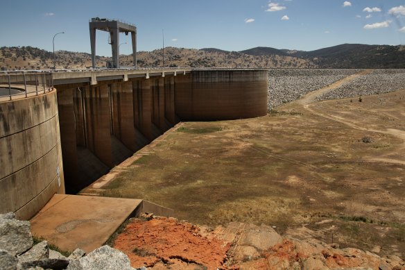 Wyangala Dam when it all but dried out towards the end of the Millennium Drought in 2009. The NSW government wants to lift the dam wall in a project that may end up being triple the initial estimated cost.