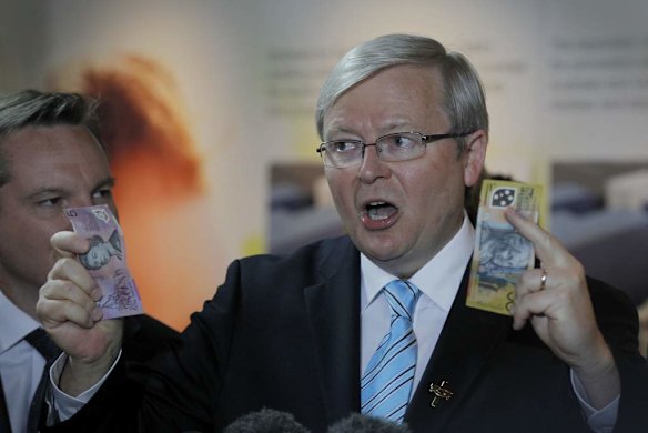 Prime Minister Kevin Rudd displays a $5 and $50 note to make a point during a press conference at the the Children's Medical Research Institute in Westmead, Sydney.