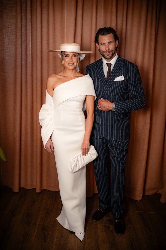 Danielle Collis and husband Cameron. She’s wearing a dress by Tohja, millinery by Velvet Hammer, bag by Olga Berg, shoes by Nine West in the Beverly at the Caulfield Cup. 