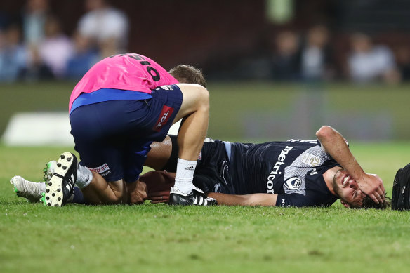 Down and out: Terry Antonis receives attention from Victory medical staff after suffering a knee injury at the SCG on Saturday night.