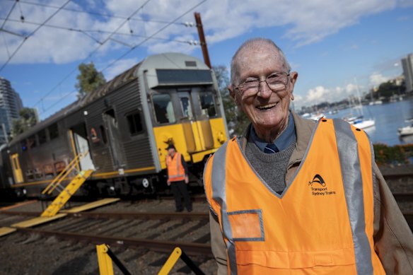 Former worker Geoff Moss on the historic final S-Set trip over the Sydney Harbour Bridge.