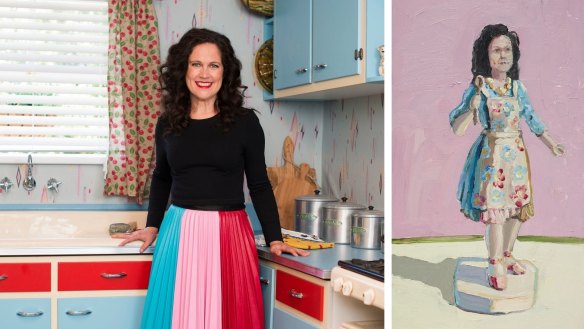 Annabel Crabb with her portrait called “Annabel, the baker” by 2020 finalist Jane Guthleben.