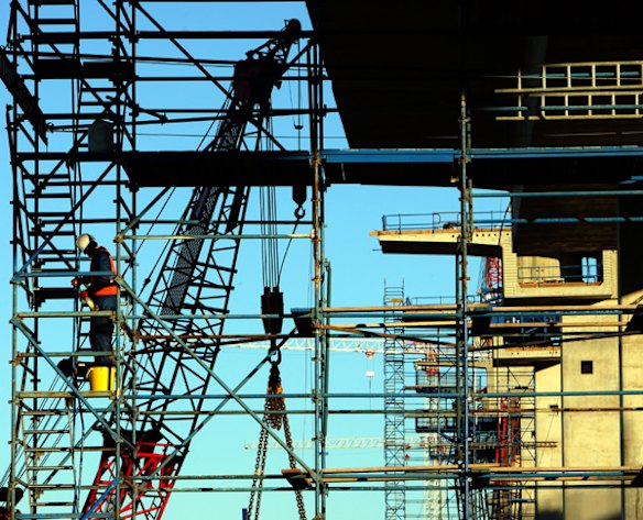 The building of the second Gateway Bridge.