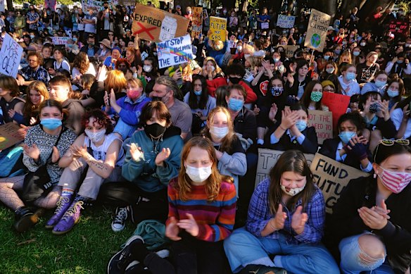An estimated crowd of five thousand gathered at Treasury Gardens on Friday for Climate Strike, a rally and march organised by School Strike 4 Climate after the recent federal budget announcement. 