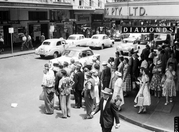 The scene at the corner of Pitt and King streets, Sydney on December 23, 1957.