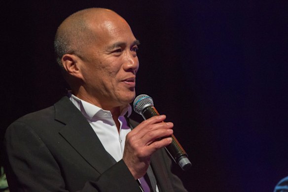 Dr Charlie Teo speaking at the Zambi Wildlife Retreat charity ball.