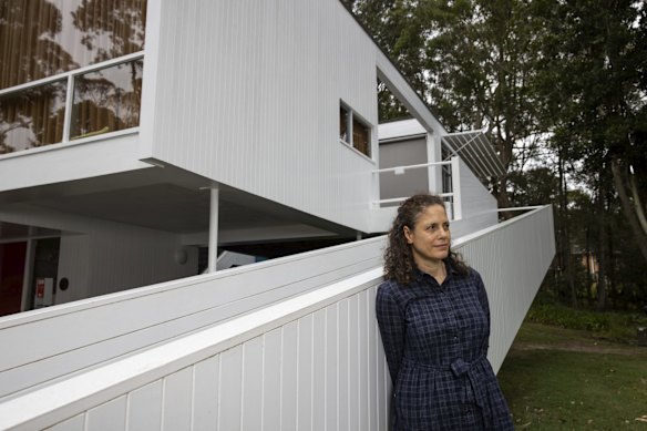 Polly Seidler outside Rose Seidler house.