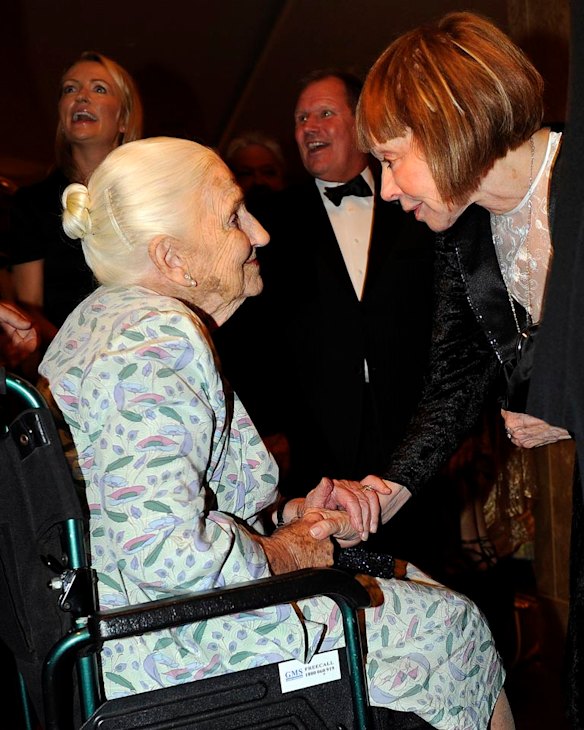 Dame Elisabeth with Jeanne Pratt at the American and Australian Association Limited 2010 Benefit Dinner at Crown Casino in April 2010. 