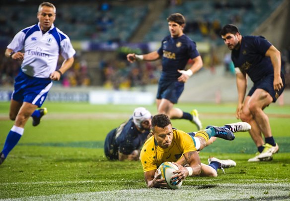 Wallabies scrumhalf Will Genia scores a try during the Rugby Championship's fourth round clash between Australia and Argentina at Canberra Stadium. Photo: Sitthixay Ditthavong