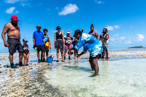 Collecting clam and spider shell with the Mabo family at Las Beach.