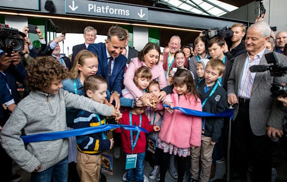 Premier Gladys Berejiklian and Transport Minister Andrew Constance cut the ribbon at Chatswood station. Photo: Edwina Pickles.