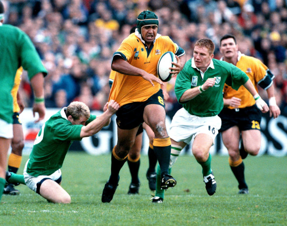 Toutai Kefu on the rampage against Ireland for the Wallabies in 1999.