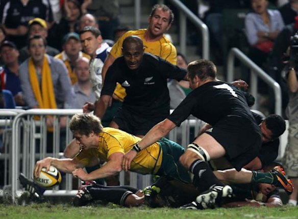 James O'Connor scores his try in the last minute of play.