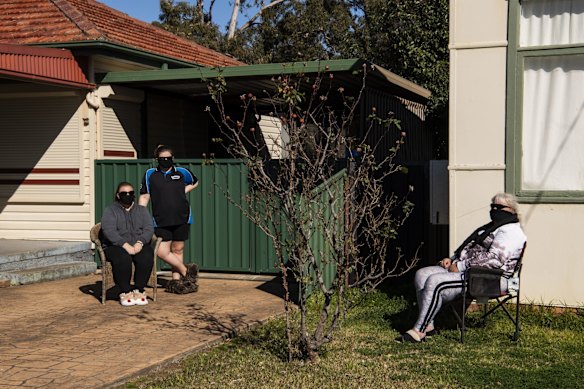 Bradbury residents Nicole Smith and daughter Tanisha, chatting with their neighbour Karen McDonald, during lockdown. Bradbury is part of Campbelltown LGA.