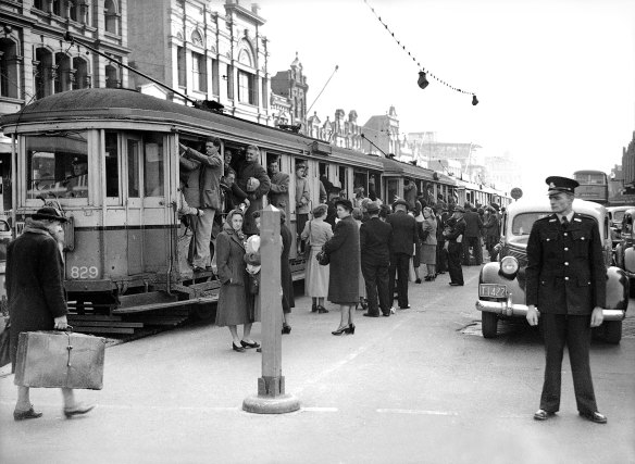 "People going to the races battled to get on and off trams all along the route." Trams to Randwick races from the city on 25 June 1949.