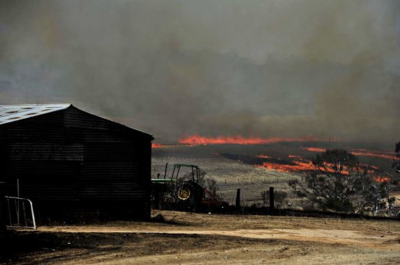Residents and RFS on sight of a major bushfire on Mount Forest Road near Cooma.