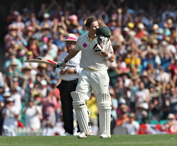 Steven Smith scores 100 runs.