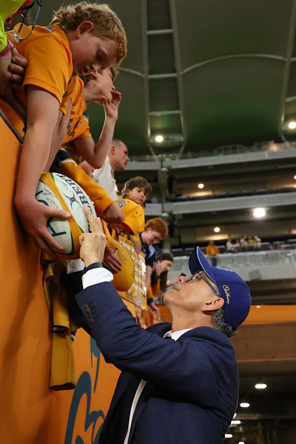 Kiss signing autographs after the championship match in Perth. 