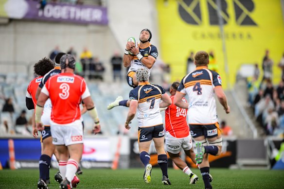 Brumbies flyhallf Christian Lealiifano fields a high ball. 