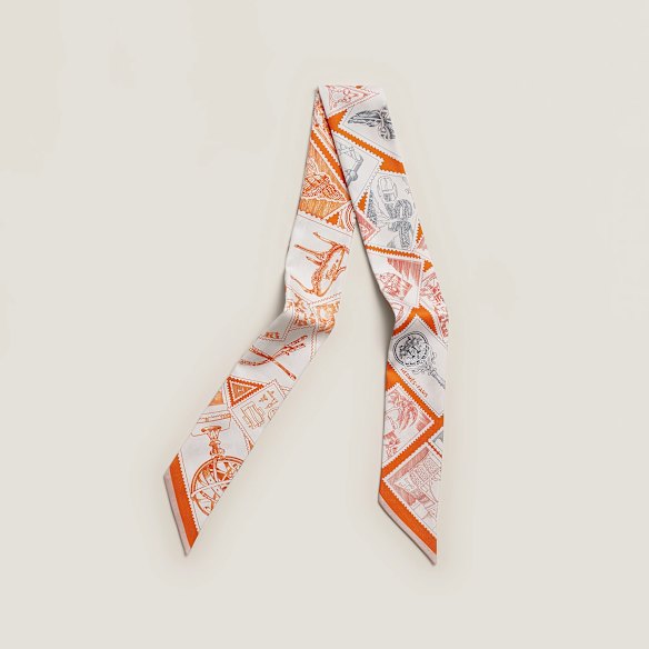 Hay is desiring a Hermès Twilly scarf.