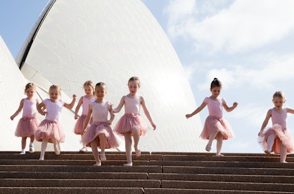 Ballet kids take over the Sydney Opera House