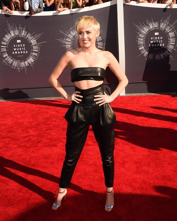 THE GOOD: Yes, she did get her tongue out (and the sky continues to be blue) but we actually think this Alexandre Vauthier bandeau pant suit looks rocking on Ms Miley Cyrus. (We never thought we'd say that about high waisted leather pants and a teensy tinsy bandeau, also made from cow skin). It's still very 'her' but also pretty classy.