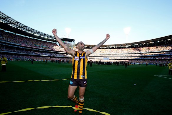 2014 Shaun Burgoyne celebrates the Hawks win in the 2014 AFL Grand Final.