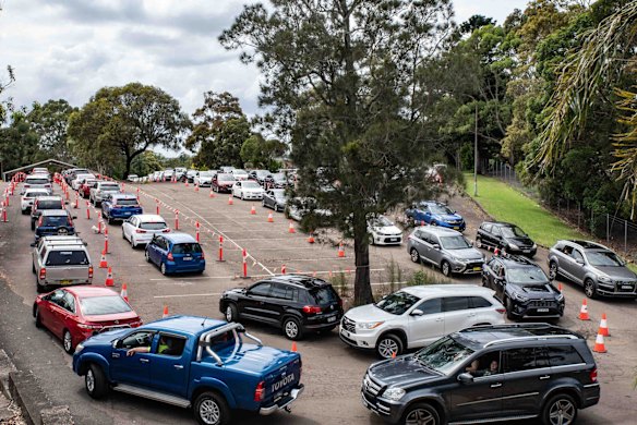 Covid testing clinic at Roselands Shopping Centre open-air car park on Dec 28, 2021. The queue starts from M5, with approximately three hours waiting.